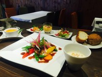 オードブル3種盛り合わせ
パン・スープ
メイン料理を8種類の中から1つお選びください。