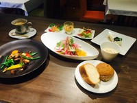 オードブル3種盛り合わせ
パン・スープ
メイン料理を8種類の中からお2つお選びください。