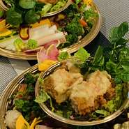 ３人前5400円からご注文を賜ります。

＊前日までにご予約ください。