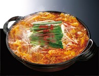 名古屋味噌＆赤トウガラシ、秘伝の味噌が決め手『赤から鍋』