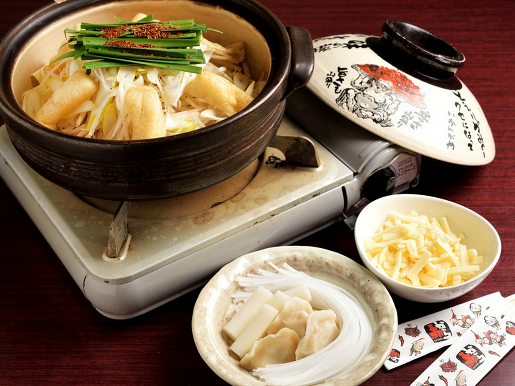 豊富なトッピングでカスタイズも自在な『赤から鍋』