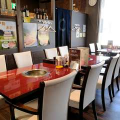 滋味あふれる肉の旨味を堪能。観光やご商談のお食事にも最適です