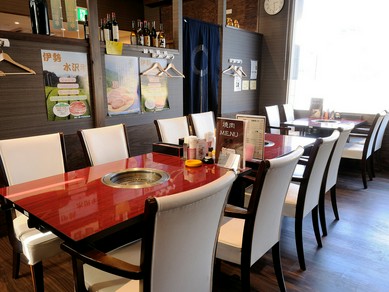 滋味あふれる肉の旨味を堪能。観光やご商談のお食事にも最適です