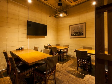 味わいたっぷりの古い建物を利用した店内