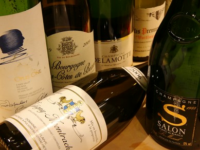 ワインを勉強中の女将がセレクトした隠れワインリストにご注目