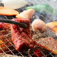 焼肉メニューのほとんどにハーフサイズをご用意しているので、少人数でも色々な種類のお肉を楽しめます。