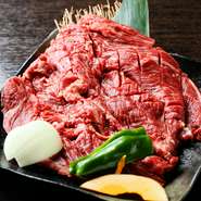 【焼肉LABO.】自慢の一つの人気メニュー『はみでたいサガリ』は、七輪にはみでそうなほど大きなサガリが大好評！グループでシェアしてのご注文がおすすめです◎