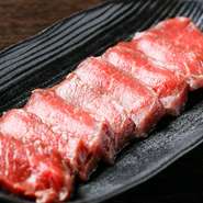 30日間熟成された赤身ももは肉が持つ本来の旨味を最大限に引き出した至極の一品！噛みしめるたびに出てくる肉の旨味がたまりません。