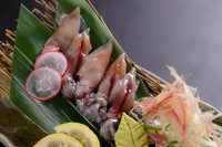 本場、兵庫県産を使用！
ゴロの味が甘く、触感もお刺身なので最高です！
お醤油を少しだけつけるだけで美味しく頂けちゃいます！！