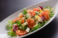 ハーフサイズ 748円
トマトとクリームチーズの組み合わせはよく聞かれると思いますが、そこにまさかの山わさびがトッピング！？
これが実に合うのです！