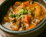 最高の蝦夷鹿を赤ワインと辛味噌でじっくり煮る。
鹿の旨みを凝集くした一品