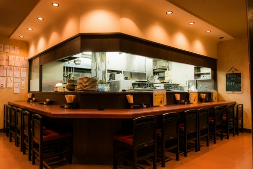 お一人様や仲良しお二人に最適！【カウンター席】