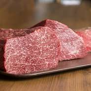 上質なお肉をたっぷり食べたいけど値段が。。というお客様にぴったりのお店です。黒毛和牛をおそらく日本で一番お安く提供できているのは独自の仕入れルートがあるからです。たっぷりお召し上がりください！