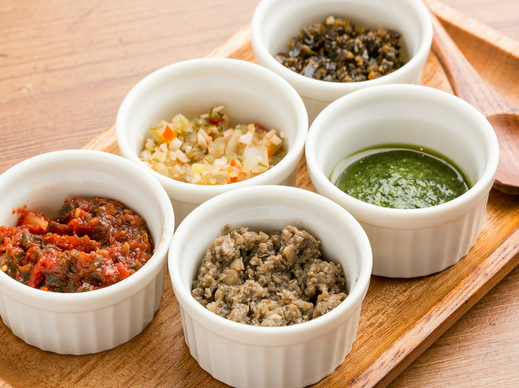 バラエティ豊かな味わいを一皿で楽しめる『自家製听屋UMAMI DIP　7種セット』