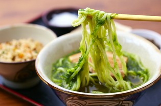上質な磯の香りを存分に味わえる『アーサそば』