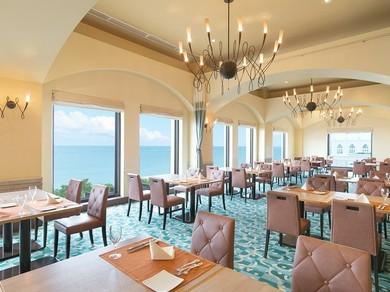 リゾートならではのくつろぎを演出する上質な空間