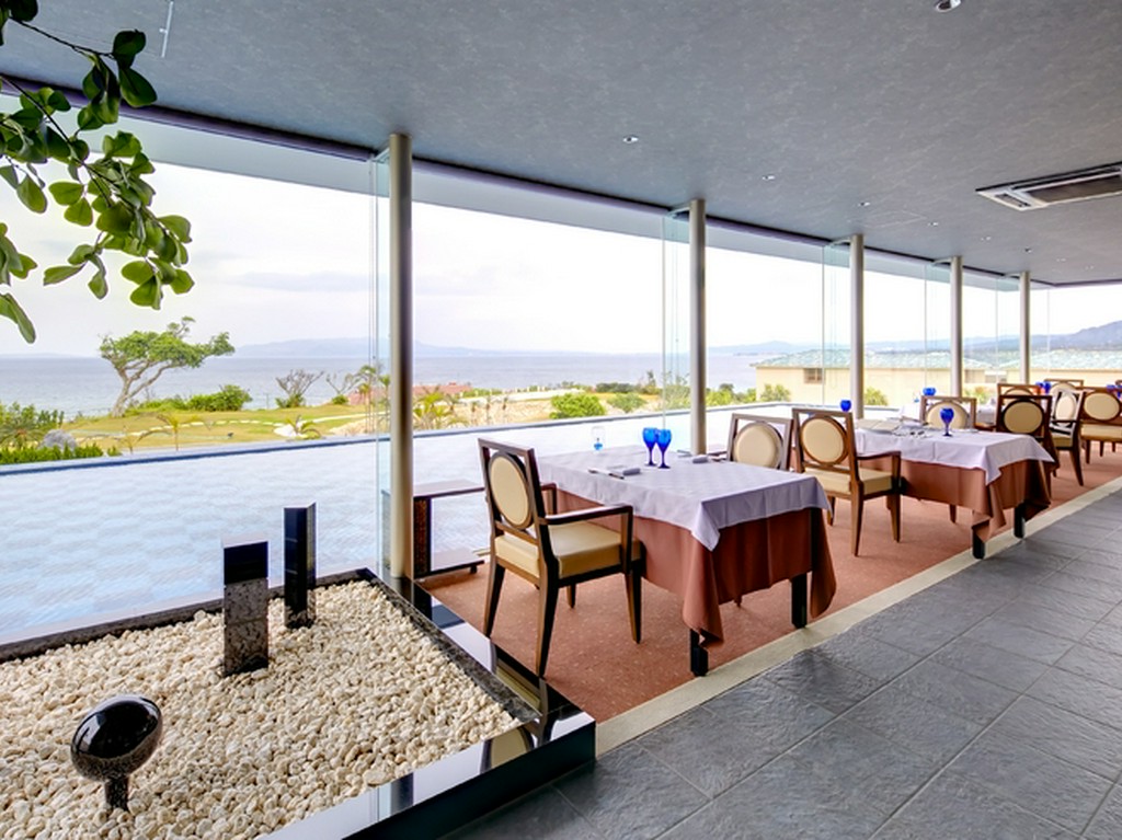 パノラマの海景色を望む抜群の開放感が自慢