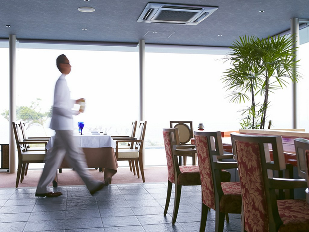 4人の料理長が手がける4ジャンルの料理