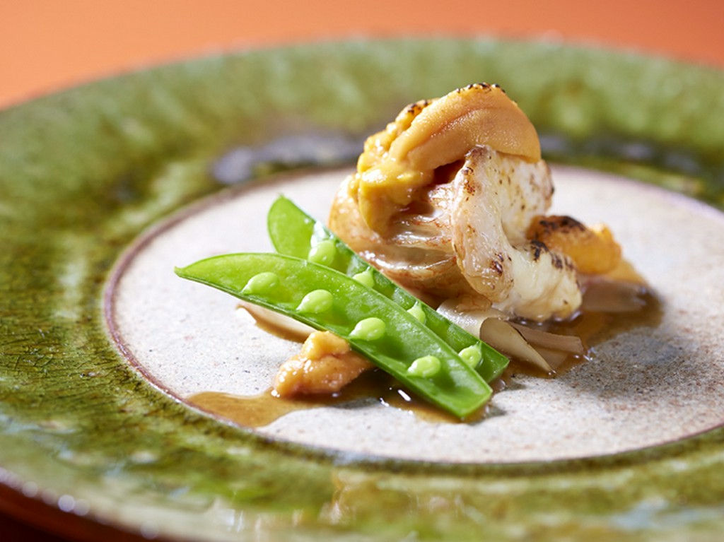 アラ炊きの旨みと炭火焼きの香ばしさを一皿で味わう