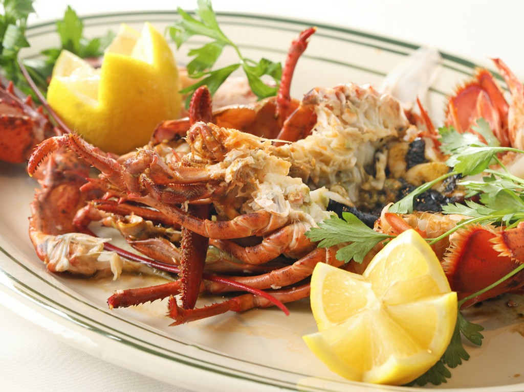 活きたまま空輸し、いけすで管理。鮮度と旨みにこだわった『アトランティック活ロブスター』