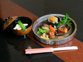 贅を尽くした季節の食材を楽しめる『おまかせコース　8800円』