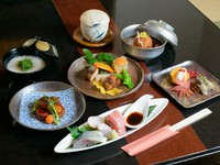 贅を尽くした季節の食材を楽しめる『おまかせコース　8000円』