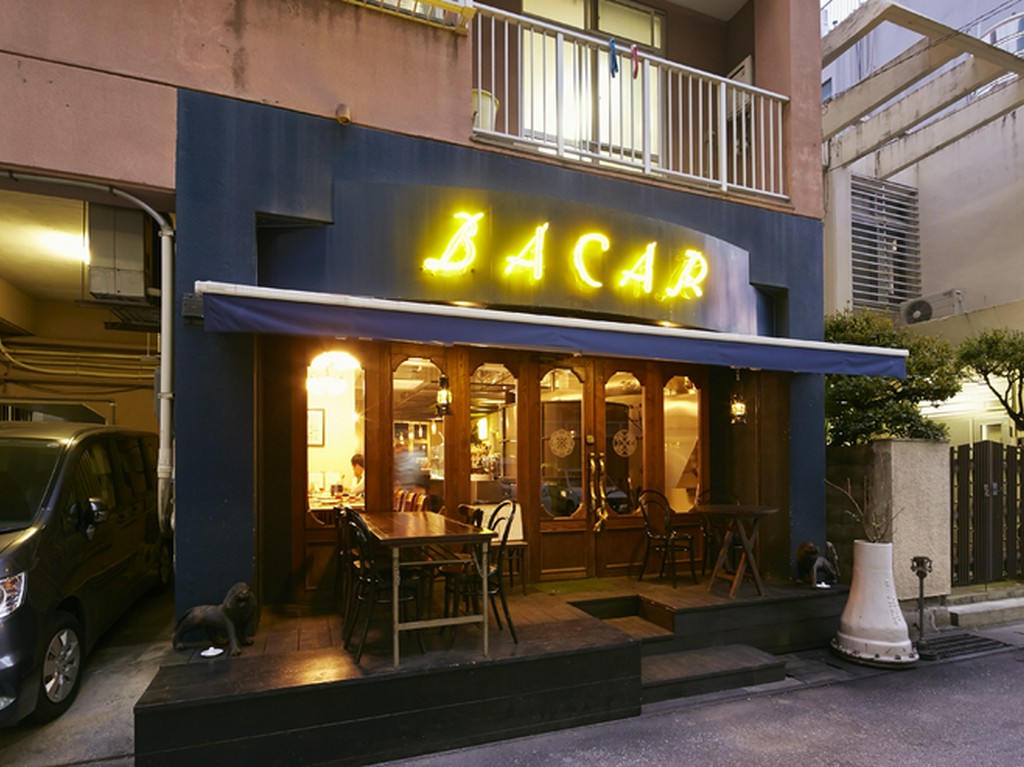 賑わうエリアにありながら、隠れ家のような雰囲気も