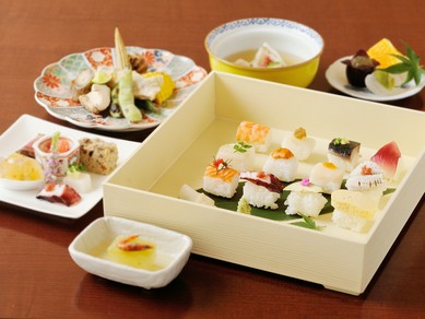 旬の魚介を使った姫寿司がメインの『姫寿司御膳2500円コース』