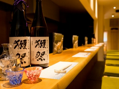 全国各地から取り寄せられた厳選日本酒が充実のラインナップ