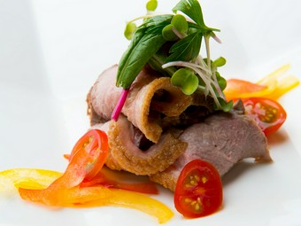 しっとりジューシーな『合鴨ロースのクリームチーズ包み』