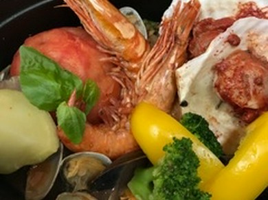 魚介のトマト鍋をイタリアンに…飲み放題もついて4500yen