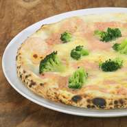日本人もイタリア人も結構好きな明太子のソースのピッツァ。以外にお子様の人気が