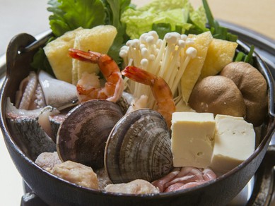 魚介、肉、野菜、すべての旨みが混然一体となって 『寄せ鍋ちゃんこ』