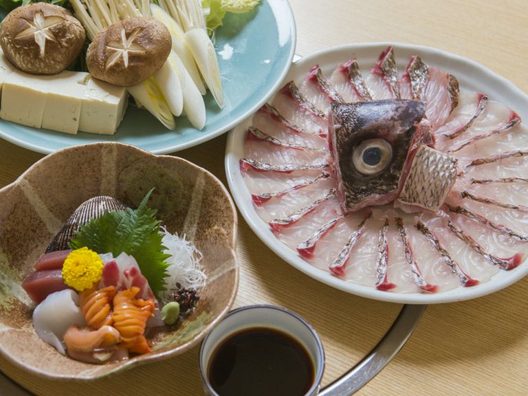 さっと火を通した鯛を、あっさりポン酢で食す口福 『天然鯛しゃぶコース』