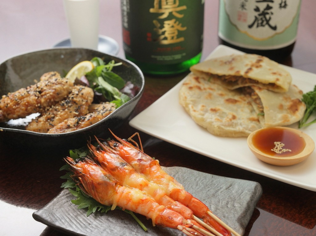 コース料理あり！　飲み放題も付けられ、貸切も可能