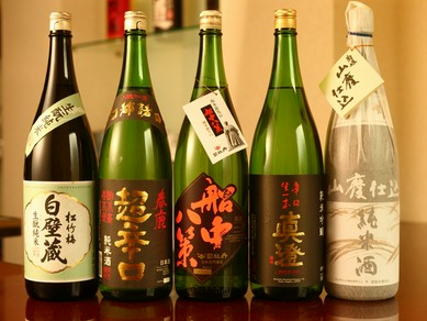 美味しい日本酒を店主が厳選して仕入れています