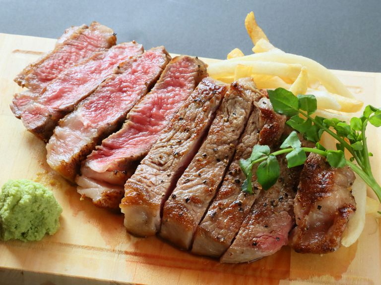 肉の旨みを堪能できる『ザ・サーロインステーキ　200g』