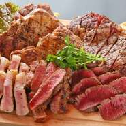 国産牛サーロイン、モモ肉、エゴマ豚、ハンガリーの国宝・マンガリッツァの盛り合わせです。 品質のよさとお値段のバランスがよい、高コストパフォーマンスの一皿。好みの焼き加減でグリルしてもらえます。