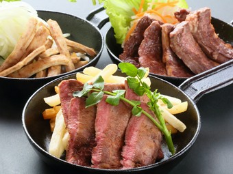 希少部位を贅沢に厚切りで堪能できる逸品『牛厚タン炙り』