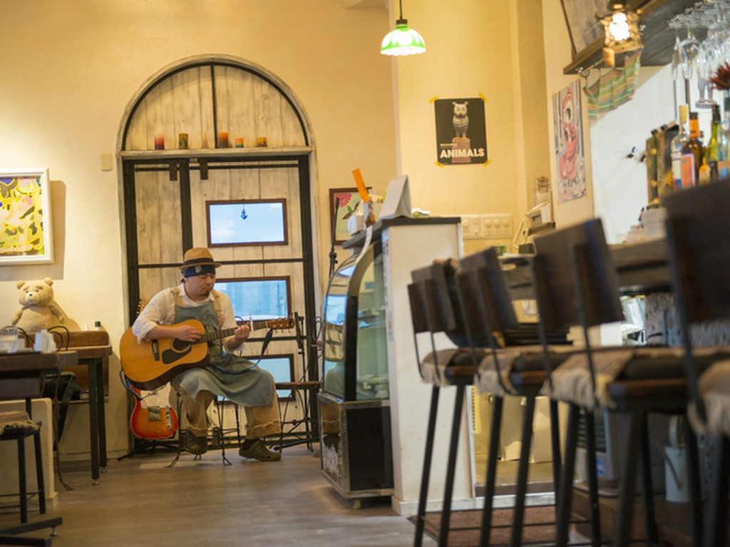 音楽も重要なピースのひとつ。即興の演奏を聞ける時もあります