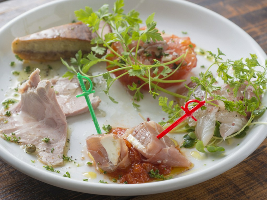 シェフの世界観が詰まった。『APOLLO前菜5点盛り』