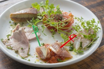 シェフの世界観が詰まった。『APOLLO前菜5点盛り』