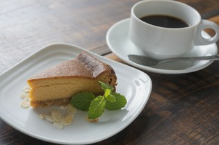 スイーツ愛があふれる『本日のDessert キャラメルチーズケーキ』