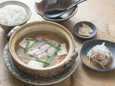 伝統と斬新さが鍋の中でひとつになった『魚汁定食』