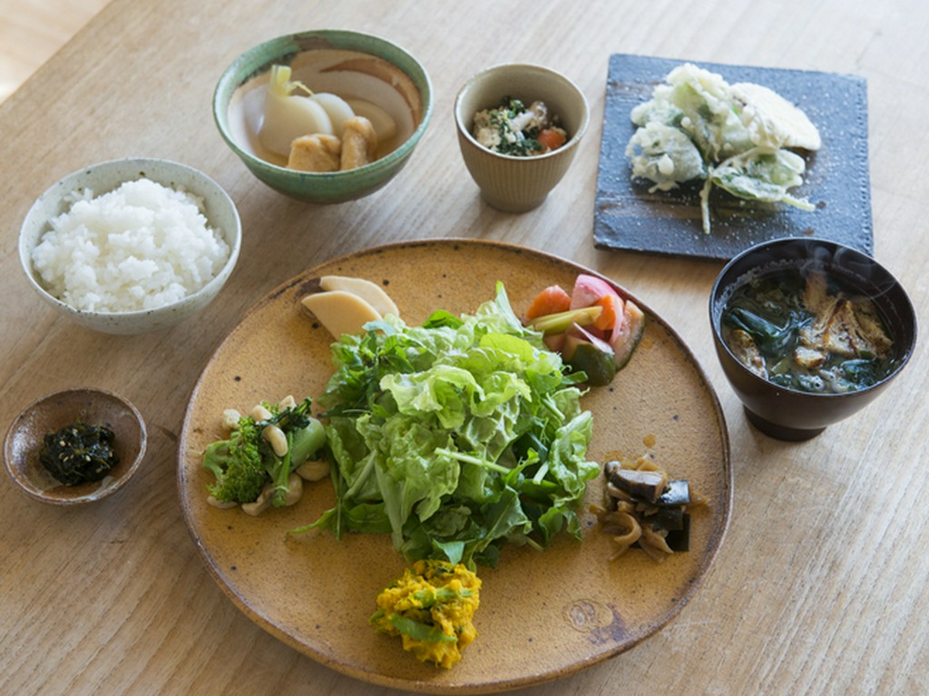 島の恵みが溢れる『こくうプレート』