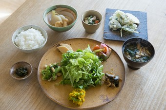 島の恵みが溢れる『こくうプレート』