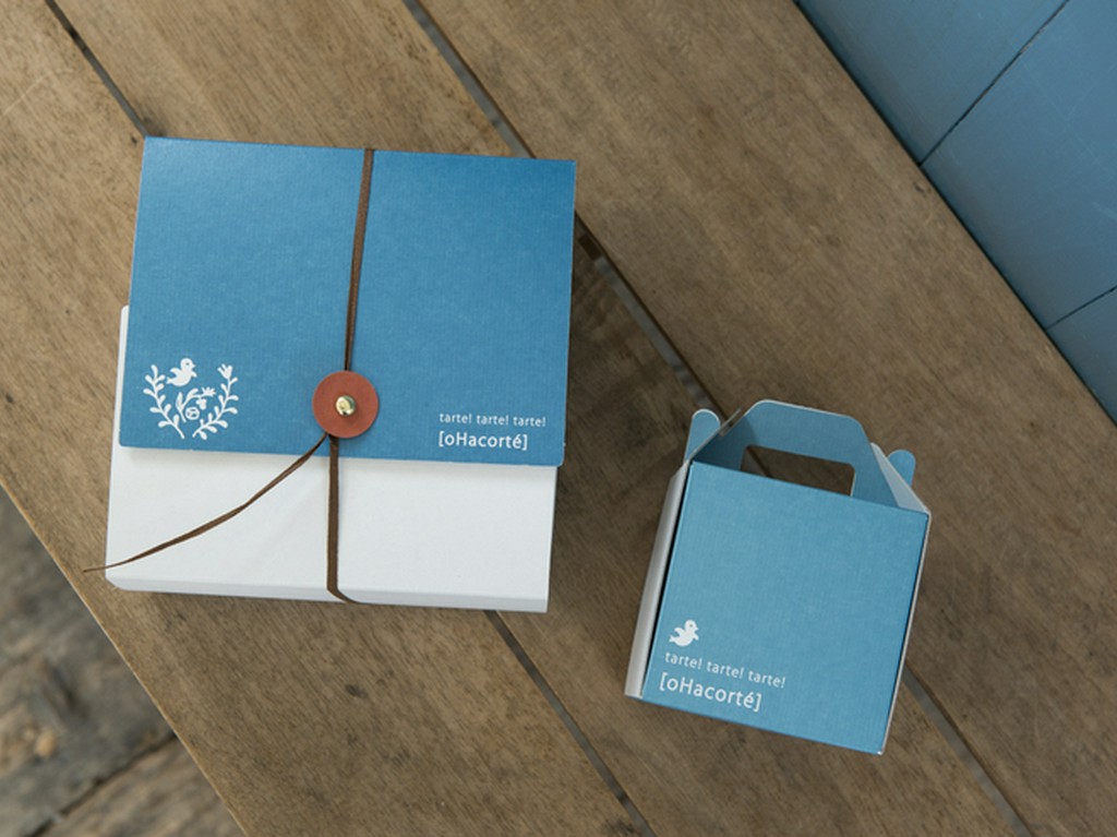 タルト1つから専用のラッピングがあり、お持ち帰りも人気です