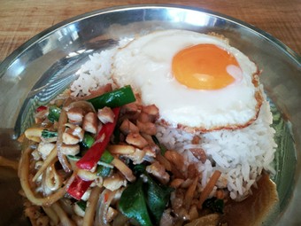 ガパオライス／鶏肉のバジルイタメご飯