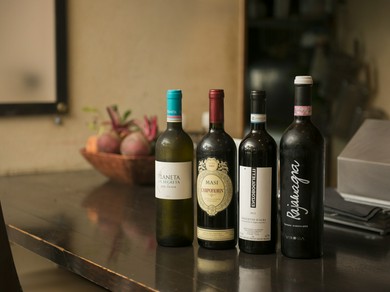 料理と相性のいいワインはリストにメニューがズラリと並ぶ