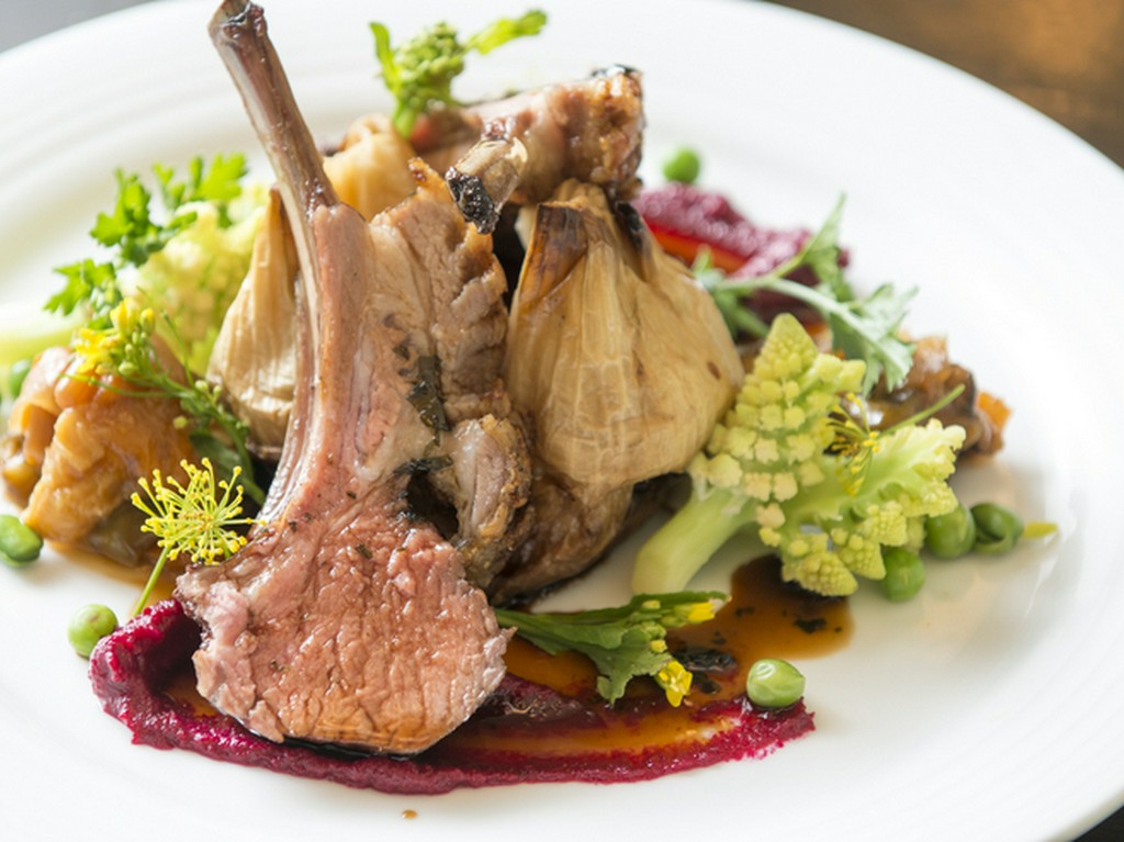 ソースにも注目の『仔羊のロースト白ワインビネガーのソース』